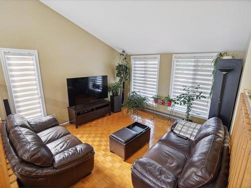 Living room - 454 Rue St-Malo O., Montréal (L'Île-Bizard/Sainte-Geneviève), QC - Indoor Photo Showing Living Room