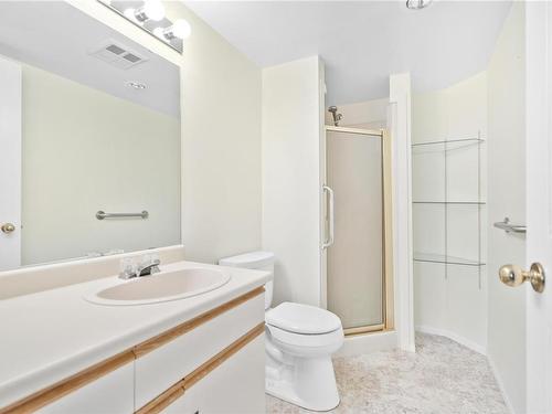 202-2373 Henry Ave, Sidney, BC - Indoor Photo Showing Bathroom