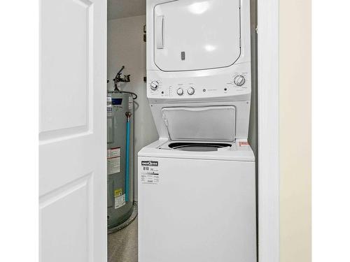 202-2373 Henry Ave, Sidney, BC - Indoor Photo Showing Laundry Room