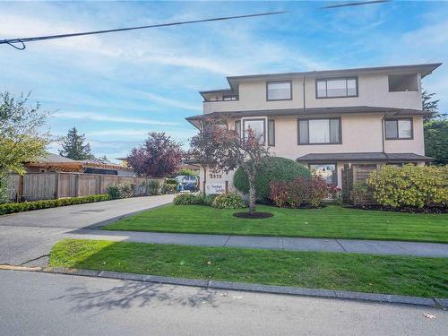 202-2373 Henry Ave, Sidney, BC - Outdoor