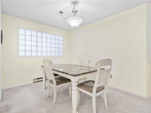 202-2373 Henry Ave, Sidney, BC - Indoor Photo Showing Dining Room