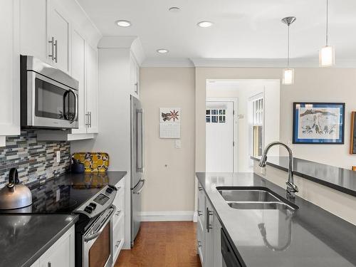 4-523 Su'It St, Victoria, BC - Indoor Photo Showing Kitchen With Double Sink With Upgraded Kitchen