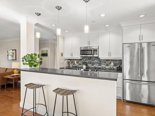 4-523 Su'It St, Victoria, BC - Indoor Photo Showing Kitchen With Upgraded Kitchen