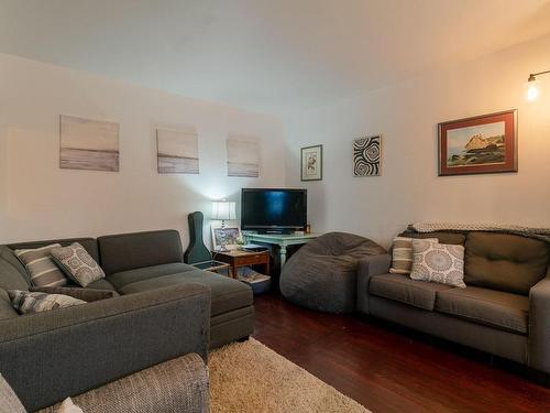 3203 Kingsway Ave, Port Alberni, BC - Indoor Photo Showing Living Room