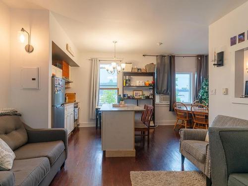 3203 Kingsway Ave, Port Alberni, BC - Indoor Photo Showing Living Room