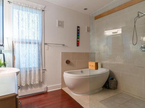 3203 Kingsway Ave, Port Alberni, BC - Indoor Photo Showing Bathroom