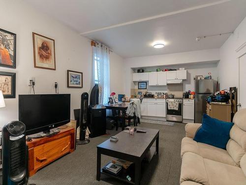 3203 Kingsway Ave, Port Alberni, BC - Indoor Photo Showing Living Room