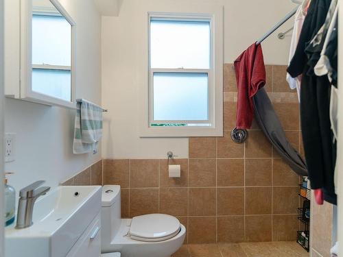 3203 Kingsway Ave, Port Alberni, BC - Indoor Photo Showing Bathroom