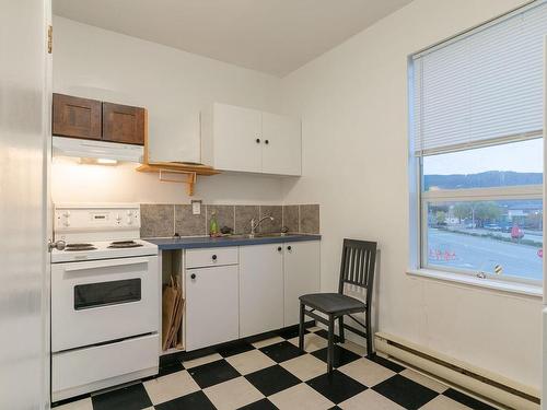 3203 Kingsway Ave, Port Alberni, BC - Indoor Photo Showing Kitchen