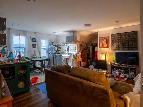 3203 Kingsway Ave, Port Alberni, BC - Indoor Photo Showing Living Room