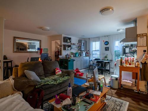 3203 Kingsway Ave, Port Alberni, BC - Indoor Photo Showing Living Room