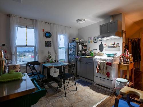 3203 Kingsway Ave, Port Alberni, BC - Indoor Photo Showing Kitchen