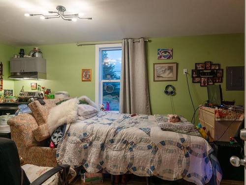 3203 Kingsway Ave, Port Alberni, BC - Indoor Photo Showing Bedroom