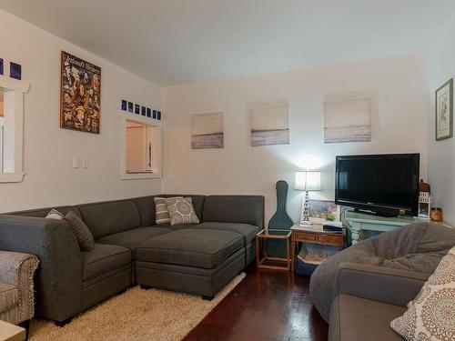 3203 Kingsway Ave, Port Alberni, BC - Indoor Photo Showing Living Room