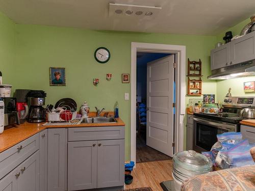 3203 Kingsway Ave, Port Alberni, BC - Indoor Photo Showing Kitchen