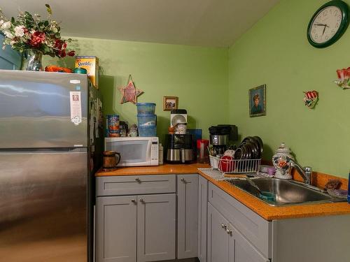 3203 Kingsway Ave, Port Alberni, BC - Indoor Photo Showing Kitchen With Double Sink