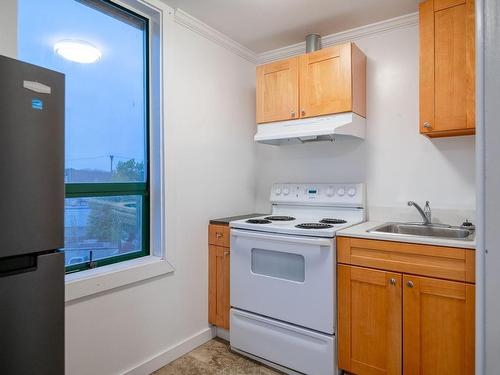 3203 Kingsway Ave, Port Alberni, BC - Indoor Photo Showing Kitchen