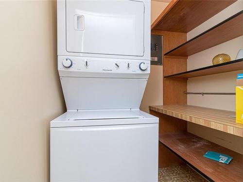 401-36 South Turner St, Victoria, BC - Indoor Photo Showing Laundry Room