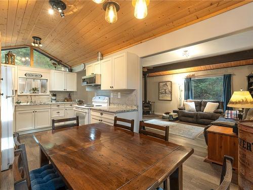 379 Hemlock Ave, Gabriola Island, BC 