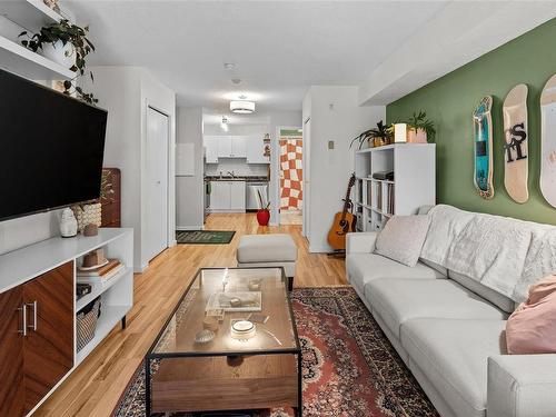 209-827 North Park St, Victoria, BC - Indoor Photo Showing Living Room