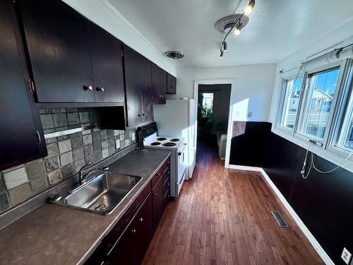 276 Mary Street W, Thunder Bay, ON - Indoor Photo Showing Kitchen With Double Sink