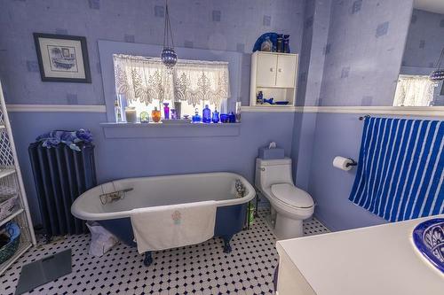 233 Elgin Street, Thunder Bay, ON - Indoor Photo Showing Bathroom