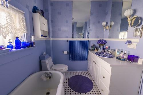 233 Elgin Street, Thunder Bay, ON - Indoor Photo Showing Bathroom