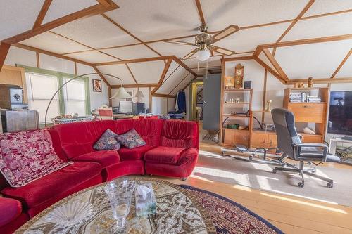 233 Elgin Street, Thunder Bay, ON - Indoor Photo Showing Living Room