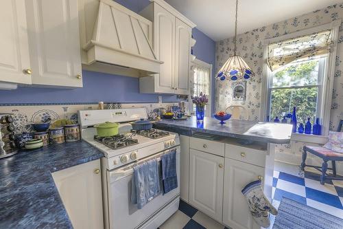 233 Elgin Street, Thunder Bay, ON - Indoor Photo Showing Kitchen