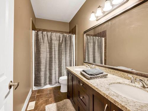 34-2046 Robson Place, Kamloops, BC - Indoor Photo Showing Bathroom