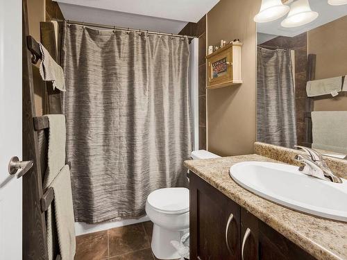 34-2046 Robson Place, Kamloops, BC - Indoor Photo Showing Bathroom