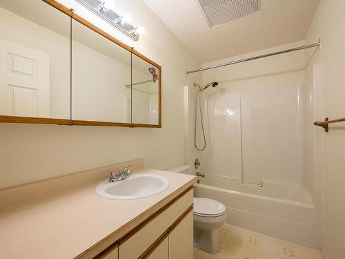 8-1975 Curlew Road, Kamloops, BC - Indoor Photo Showing Bathroom