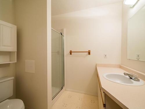 8-1975 Curlew Road, Kamloops, BC - Indoor Photo Showing Bathroom