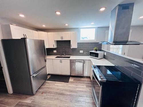 653 Sydney Ave, Kamloops, BC - Indoor Photo Showing Kitchen With Double Sink