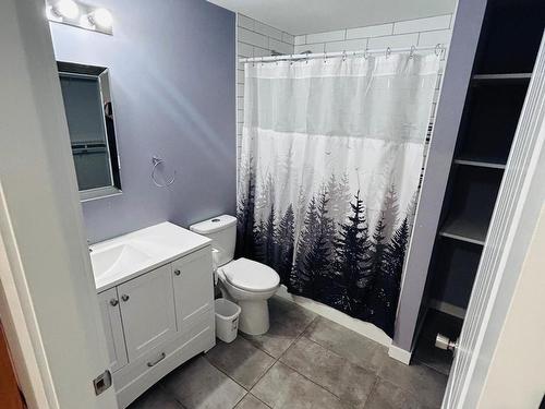 653 Sydney Ave, Kamloops, BC - Indoor Photo Showing Bathroom