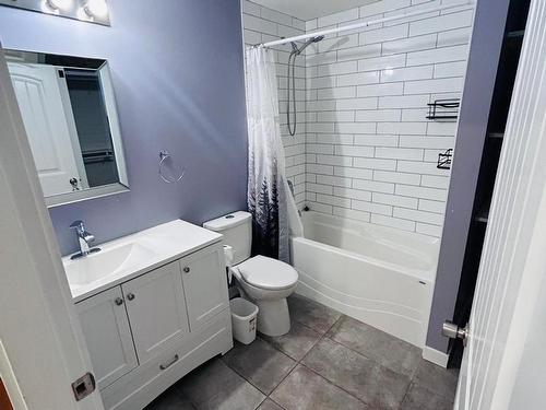 653 Sydney Ave, Kamloops, BC - Indoor Photo Showing Bathroom