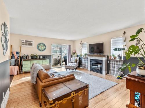 4-366 Murtle Cres, Clearwater, BC - Indoor Photo Showing Living Room With Fireplace