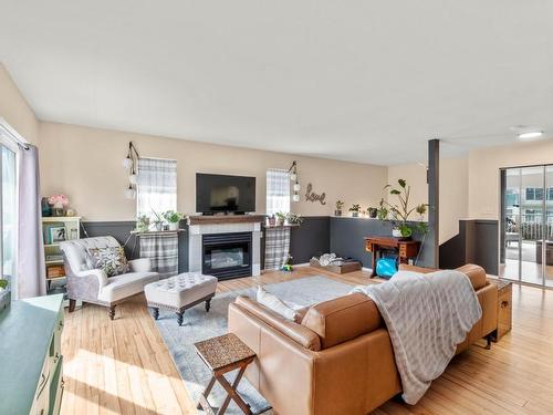 4-366 Murtle Cres, Clearwater, BC - Indoor Photo Showing Living Room With Fireplace