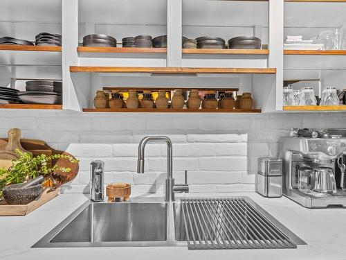 7-137 Mcgill Rd, Kamloops, BC - Indoor Photo Showing Kitchen