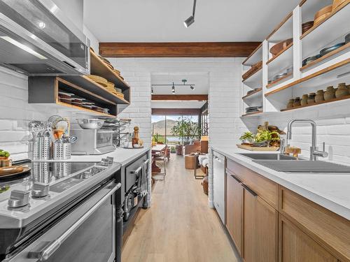 7-137 Mcgill Rd, Kamloops, BC - Indoor Photo Showing Kitchen