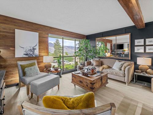 7-137 Mcgill Rd, Kamloops, BC - Indoor Photo Showing Living Room