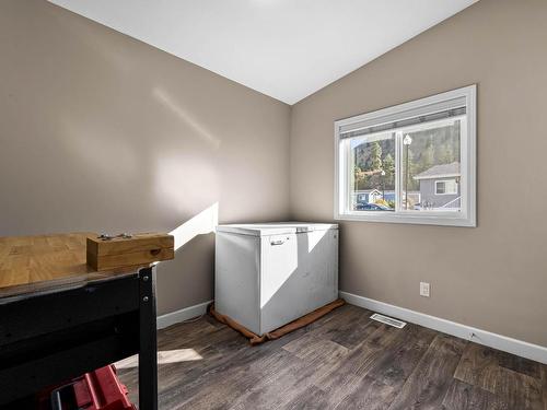 36-7805 Dallas Drive, Kamloops, BC - Indoor Photo Showing Laundry Room