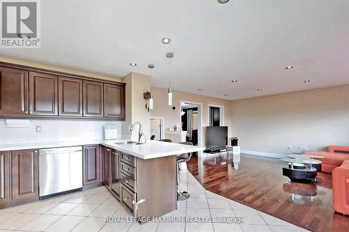 112 John W Taylor Avenue, New Tecumseth, ON - Indoor Photo Showing Kitchen