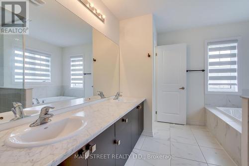 50 Rochester Drive, Barrie, ON - Indoor Photo Showing Bathroom