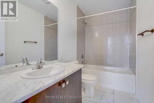 50 Rochester Drive, Barrie, ON - Indoor Photo Showing Bathroom