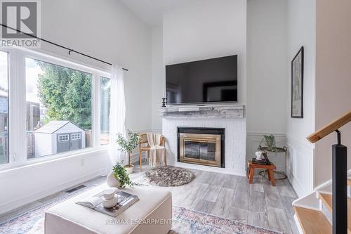 44 Mount Pleasant Drive, Hamilton, ON - Indoor Photo Showing Living Room With Fireplace