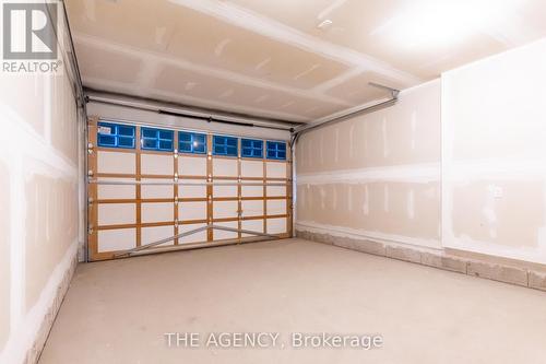 225 Palace Street, Thorold, ON - Indoor Photo Showing Garage