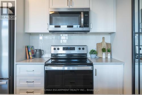 209 - 2620 Binbrook Road, Hamilton, ON - Indoor Photo Showing Kitchen