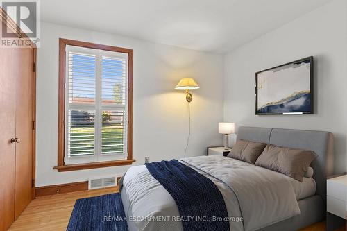 12 Broderick Avenue, Thorold, ON - Indoor Photo Showing Bedroom