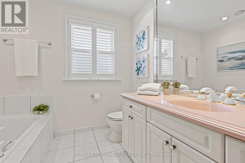 12 Broderick Avenue, Thorold, ON - Indoor Photo Showing Bathroom